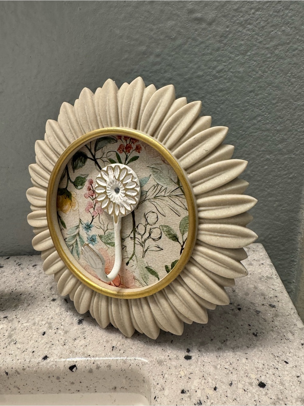Decorative Sunflower ring holder in Cream with Gold Trim